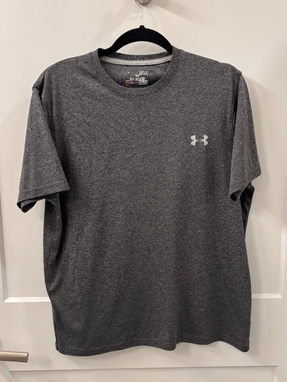 Under Armour Men's Gray Loose Fit Short Sleeve Athletic T-Shirt Size Medium